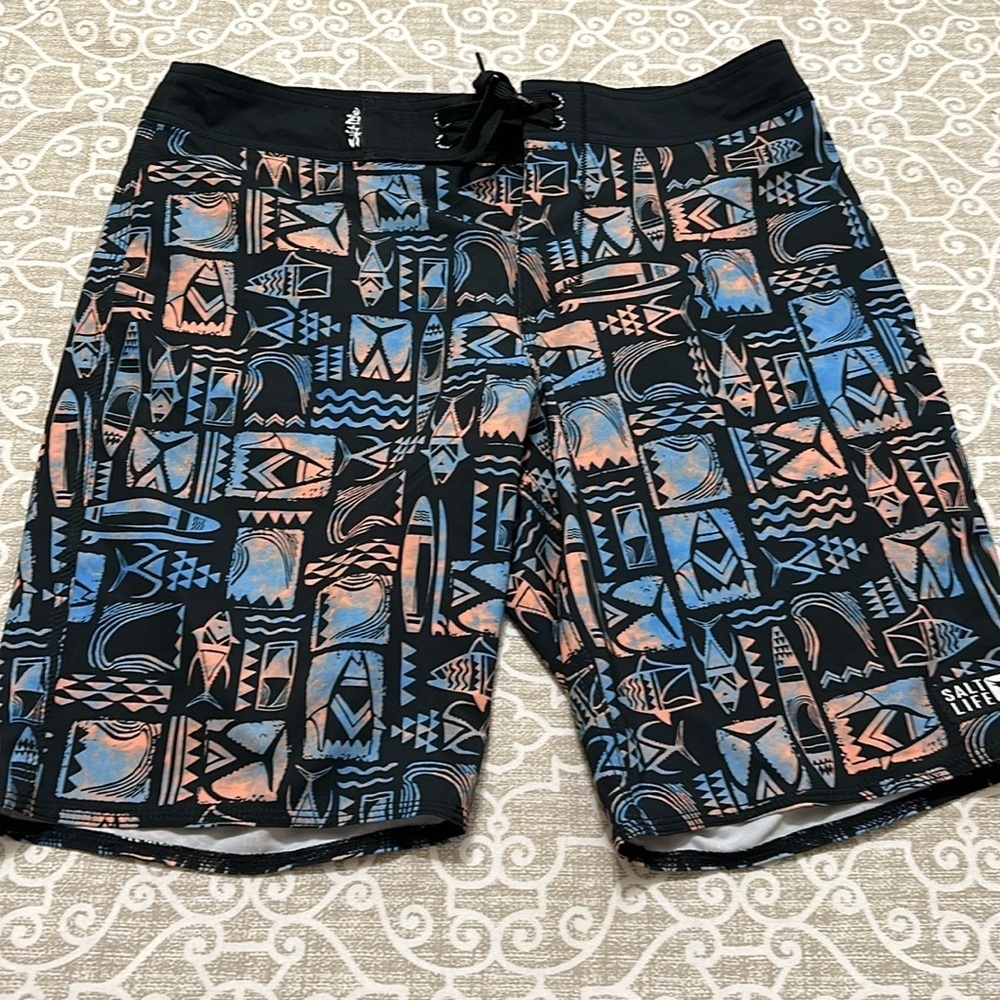 Men’s salt life board shorts, size 28 new